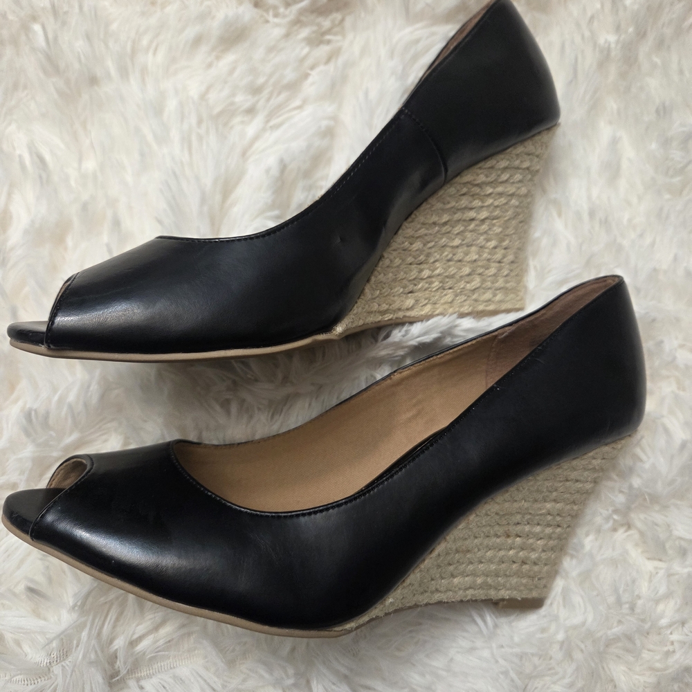 Dexflex Comfort Black Peep-Toe Wedges